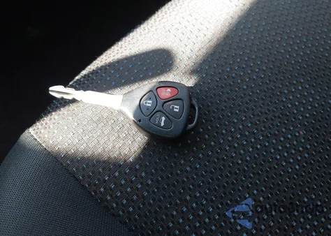 2010 Toyota Corolla S из США, поврежденный, VIN 1NXBU4EE5AZ341716